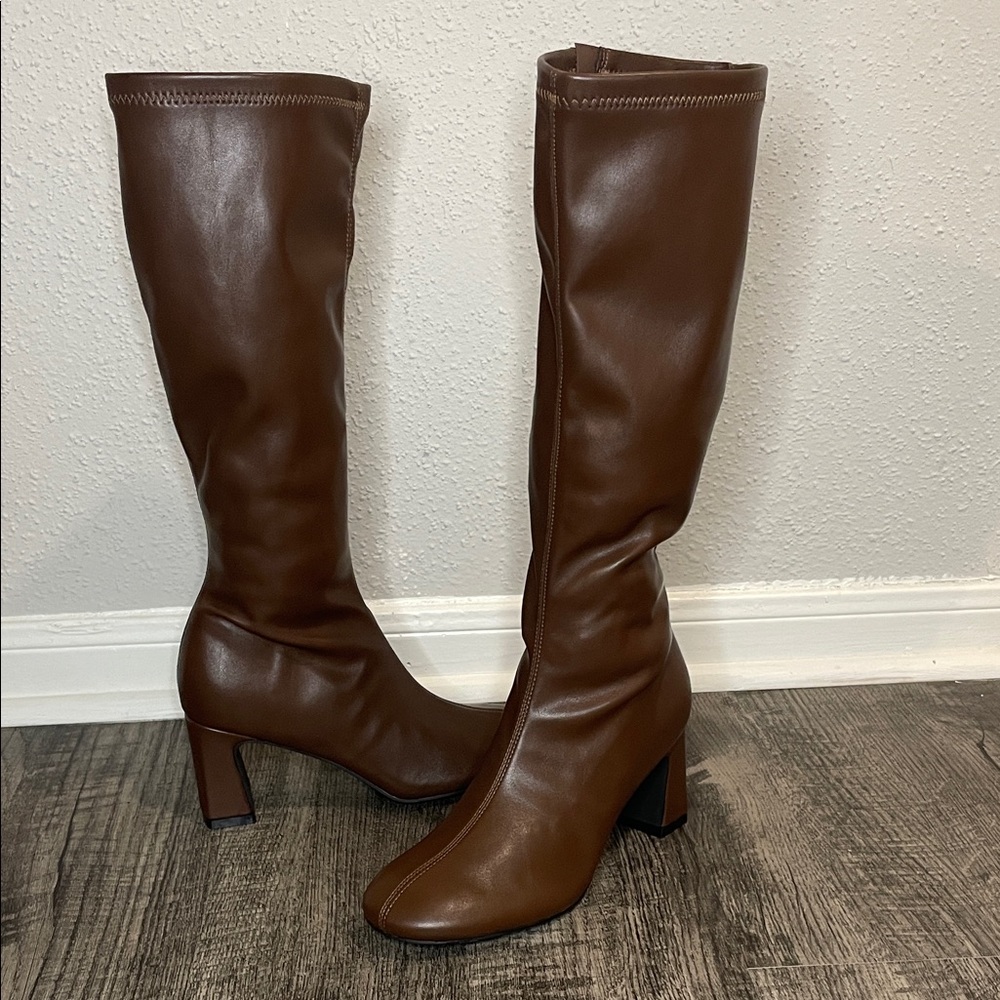 Chic Brown Heeled Women's Boots